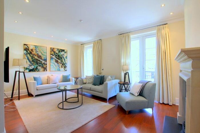 6 Bedroom Town House To Rent In Melliss Avenue, Richmond, TW9