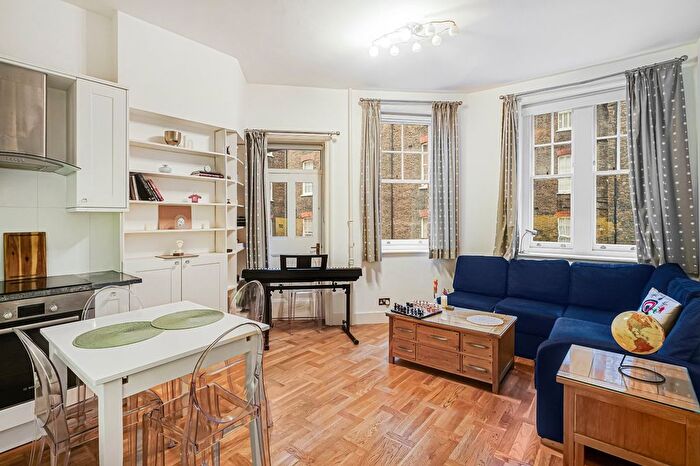 2 Bedroom Flat To Rent In Cathedral Mansions, Vauxhall Bridge Road, SW1V