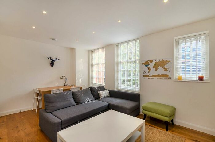 3 Bedroom Flat To Rent In Erasmus Street, Westminster, London, SW1P