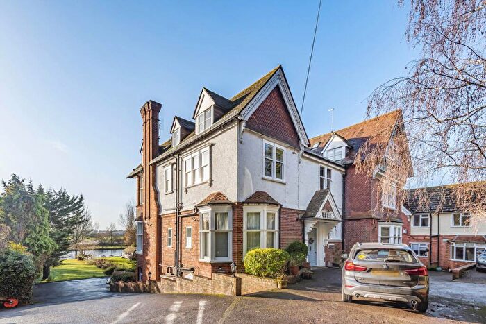 3 Bedroom Apartment For Sale In The Warrenside, Reading, RG4