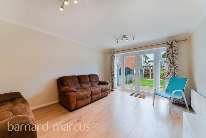 2 Bedroom Property To Rent In Draymans Way, Isleworth, TW7