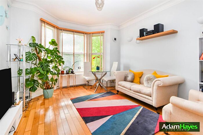 2 Bedroom Apartment For Sale In Dollis Road, Finchley Central, N3