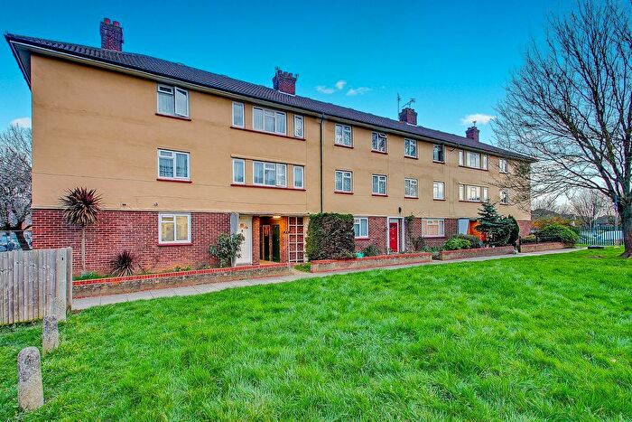 1 Bedroom Flat For Sale In Heather Lane, Yiewsley, West Drayton, UB7