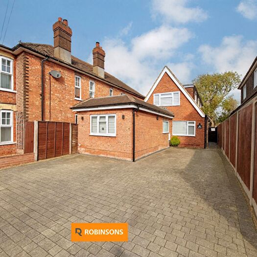 3 Bedroom Detached House For Sale In Downs Road, Dunstable, LU5