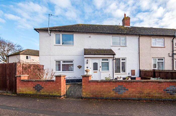 4 Bedroom End Of Terrace House For Sale In Lilac Place, Kettering, NN15