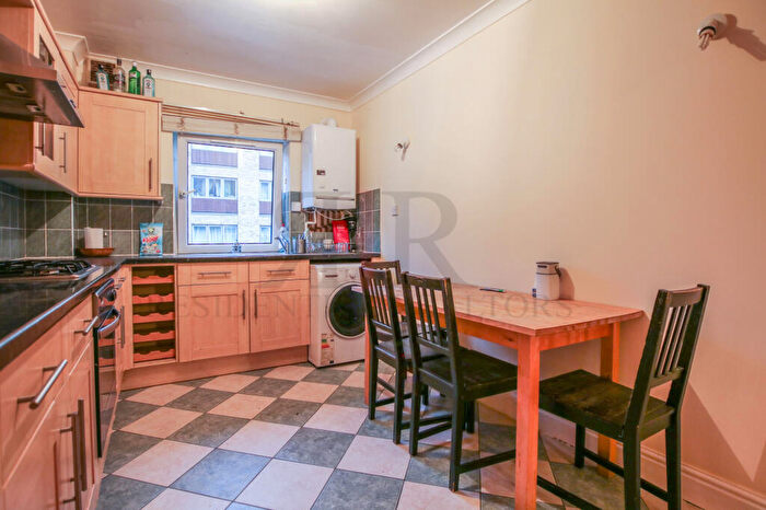2 Bedroom Flat To Rent In Enfield Road, N1