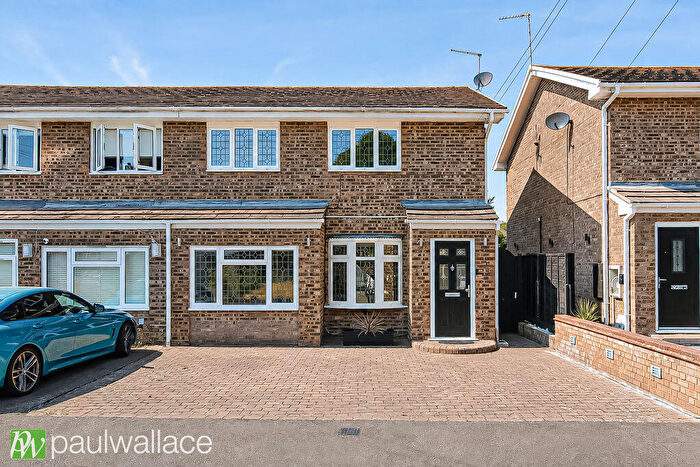 4 Bedroom Semi-Detached House For Sale In Ashbourne Road, Broxbourne | Walking Distance Of Brox. Station | Brox. School Catchment | Potential To Extend (Stpp), EN10