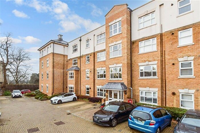 2 Bedroom Flat For Sale In Timms Close, Horsham, West Sussex, RH12