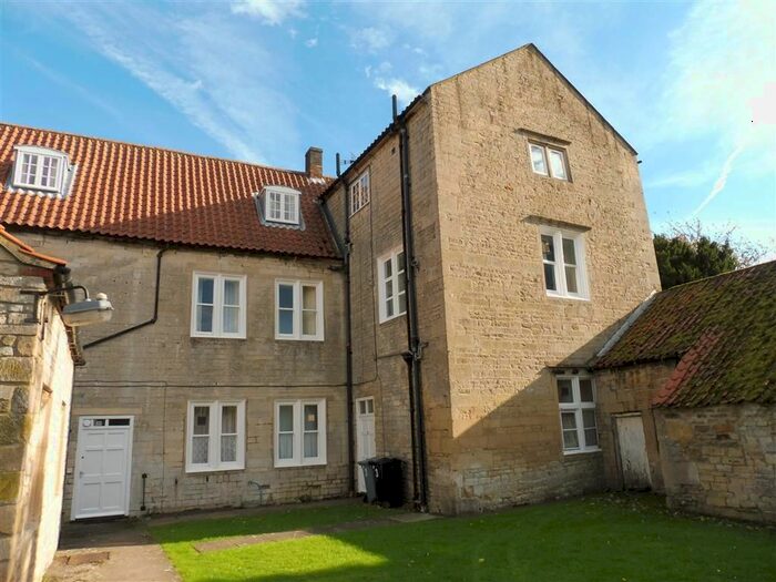 1 Bedroom Flat To Rent In Ermine Street, Ancaster, Grantham NG32