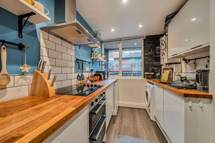 2 Bedroom Maisonette For Sale In Sutterton Street, Holloway, London, N7