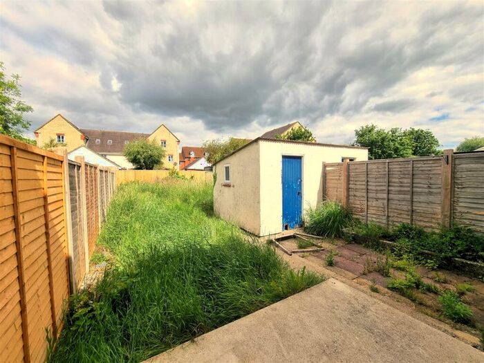 2 Bedroom Terraced House For Sale In Newcroft Road, Calne, SN11