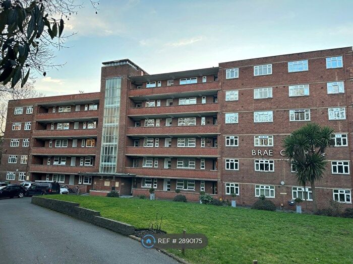2 Bedroom Flat To Rent In Kingston Hill, Surrey, KT2