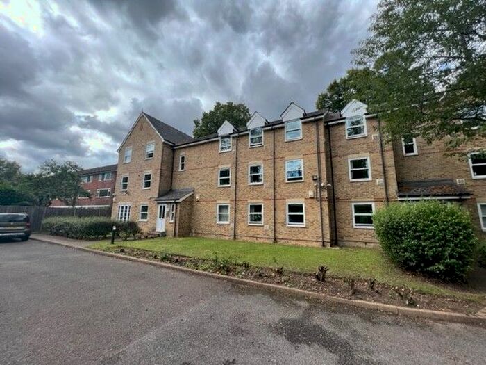 2 Bedroom Flat To Rent In Croxted Road, London, SE21