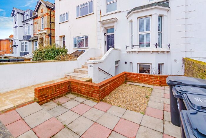 2 Bedroom Flat To Rent In Addiscombe Road, Croydon, CR0