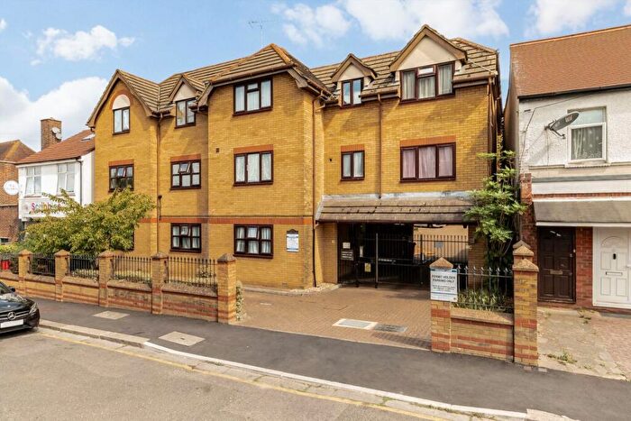 1 Bedroom Flat To Rent In South Hill Avenue, Harrow, HA2