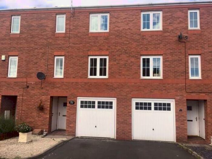 1 Bedroom Garage / Parking To Rent In Woodford Close, Nuneaton, Warwickshire, CV10