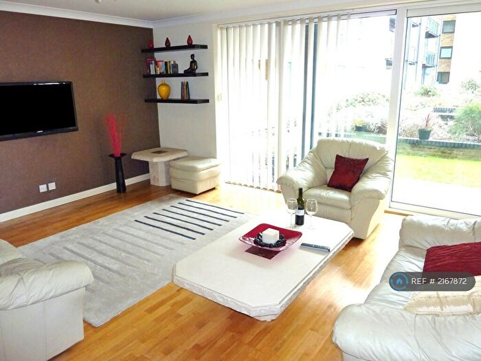 3 Bedroom Flat To Rent In Boardwalk Place, London, E14