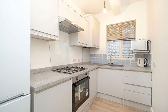 2 Bedroom Flat To Rent In Burton Road, Kingston Upon Thames, KT2