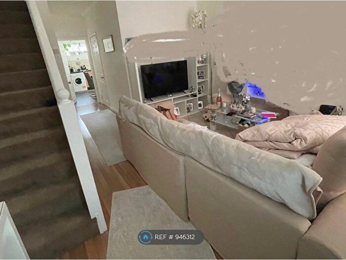 3 Bedroom Semi-Detached House To Rent In Uckfield Grove, London, CR4