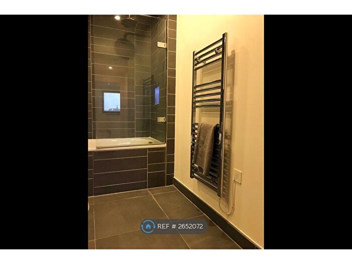 1 Bedroom Flat To Rent In Bicycle Mews, London, SW4