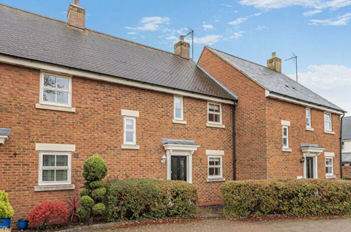 3 Bedroom Terraced House For Sale In Stonemasons Close, Olney, MK46