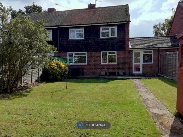 4 Bedroom Semi-Detached House To Rent In Cabell Road, Guildford, GU2