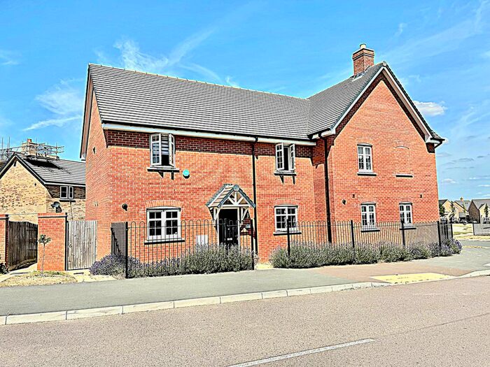 3 Bedroom End Of Terrace House To Rent In Foster Walk, Bedford, MK42