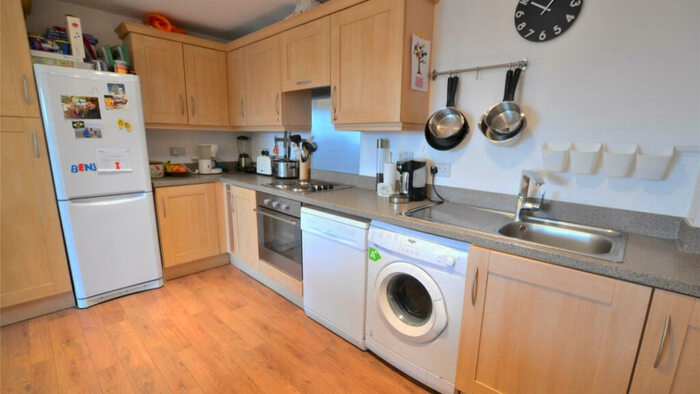2 Bedroom Flat For Sale In Canon Court, Manor Road, Wallington, SM6
