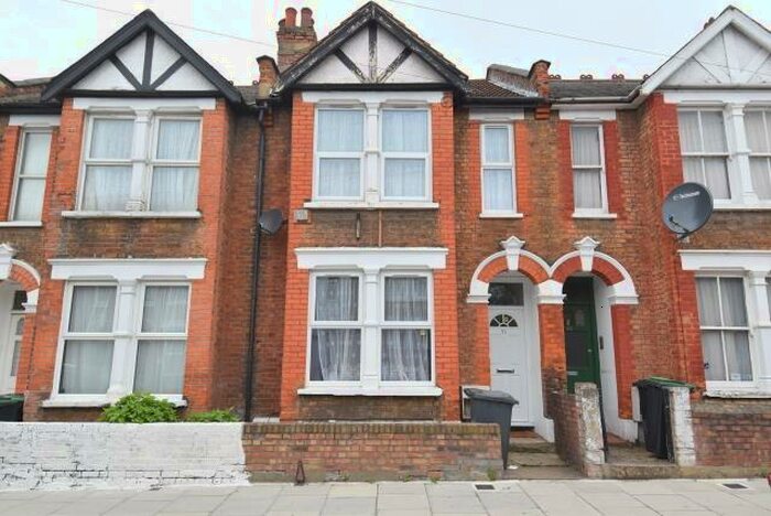 3 Bedroom Flat To Rent In Morrison Avenue, Bruce Grove, N17