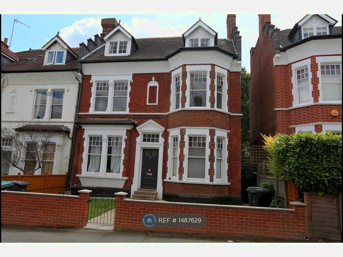 3 Bedroom Flat To Rent In Crouch End, London, N8