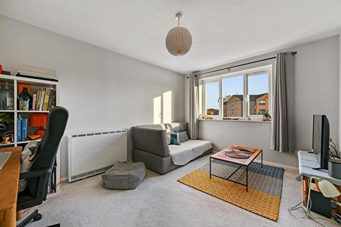 1 Bedroom Flat To Rent In Mullards Close, Mitcham, CR4