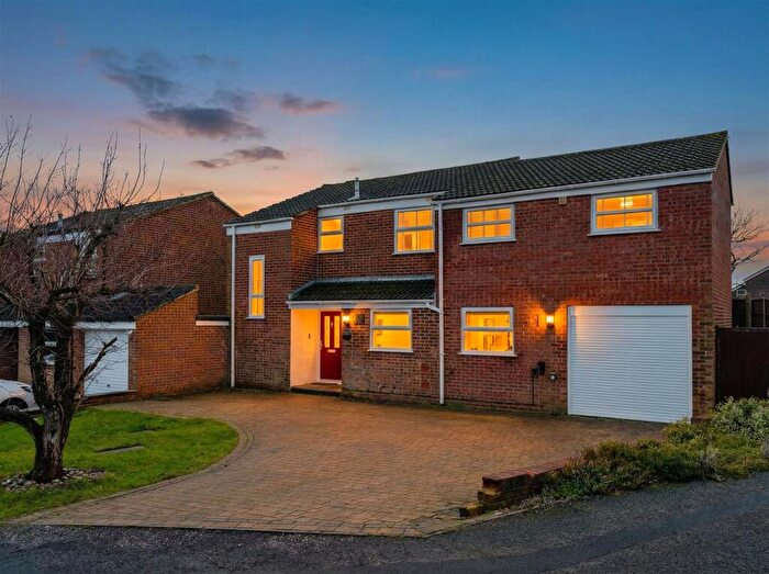 4 Bedroom Detached House For Sale In Cleveland Drive, Linslade, Leighton Buzzard, LU7