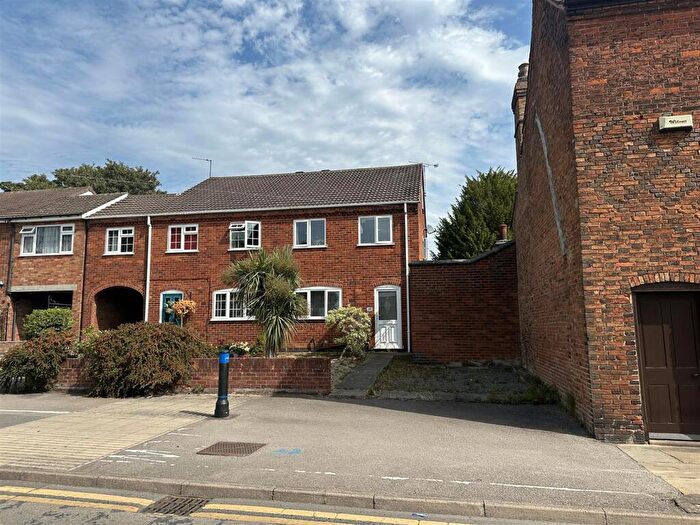 4 Bedroom Semi-Detached House For Sale In Bushloe End, Wigston, LE18