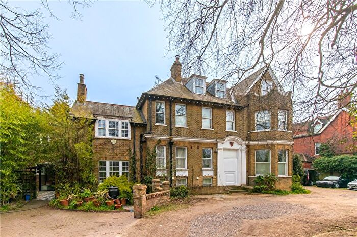 2 Bedroom Flat For Sale In Gunnersbury Avenue, Ealing, London, Uk, W5