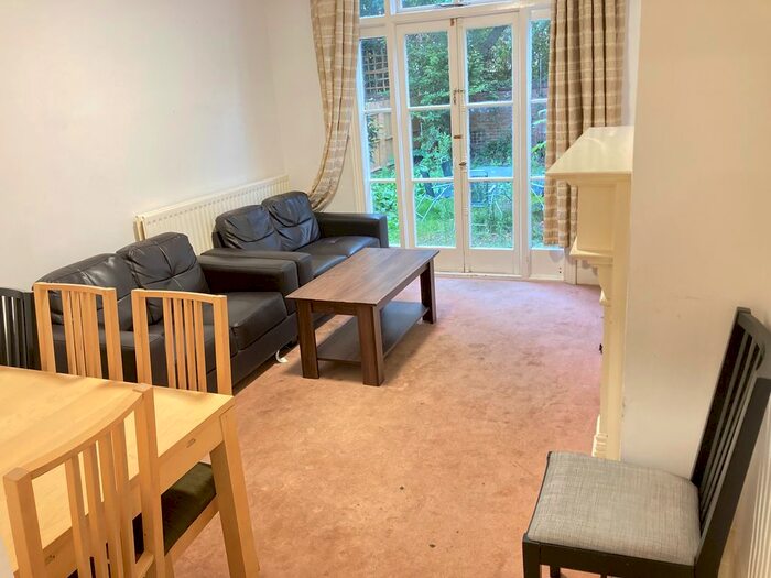 5 Bedroom Semi Detached House To Rent In Very Near Derwentwater Road Area, Acton, W3