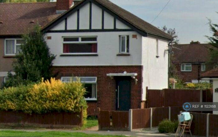 3 Bedroom End Of Terrace House To Rent In Northumberland Avenue, Enfield, EN1