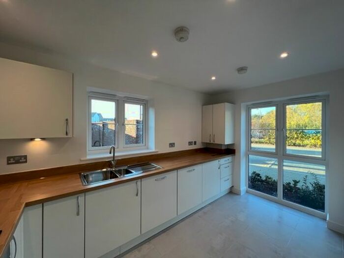 3 Bedroom Semi-Detached House To Rent In Warwick Way, Kings Hill, West Malling ME19