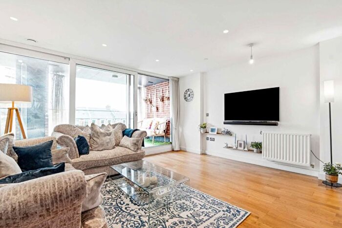 2 Bedroom Flat For Sale In Clapham Road, London, SW9