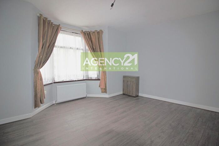 1 Bedroom Maisonette To Rent In High Road, Leytonstone, E11