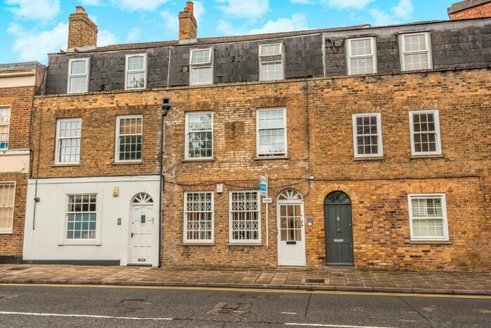 1 Bedroom Flat To Rent In Victoria Street Windsor, SL4