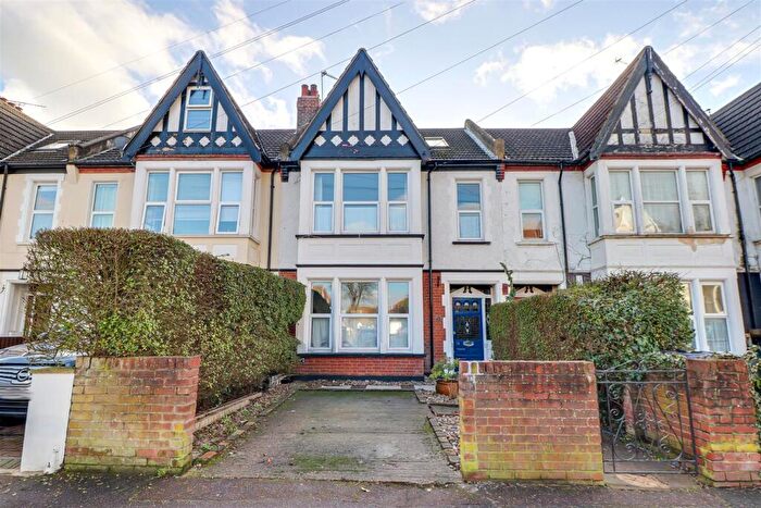 5 Bedroom Terraced House For Sale In Finchley Road, Westcliff-On-Sea, SS0