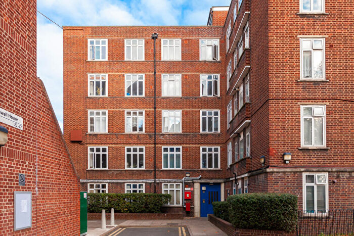 3 Bedroom Flat To Rent In Shacklewell House, Shacklewell Lane, E8