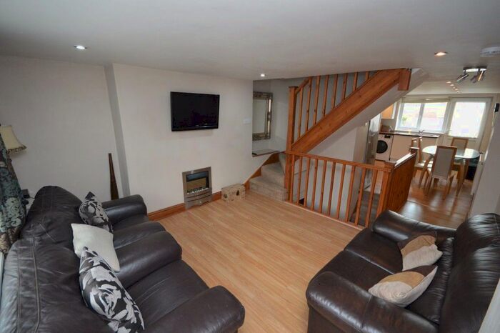 4 Bedroom Property To Rent In Prospect Place, Swindon, SN1