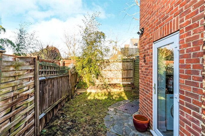 2 Bedroom End Of Terrace House For Sale In Kings Road, Kingston Upon Thames, KT2 - Photo 4