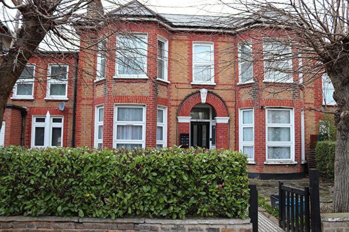 1 Bedroom Flat To Rent In Eastwood Road, Ilford, Essex, IG3