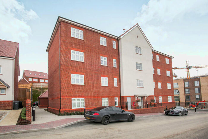2 Bedroom Flat To Rent In Armstrong Road, Luton, Bedfordshire, LU2