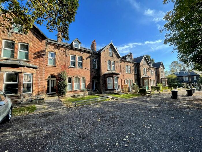 1 Bedroom Flat To Rent In Trafalgar Road, Dewsbury, West Yorkshire, WF13