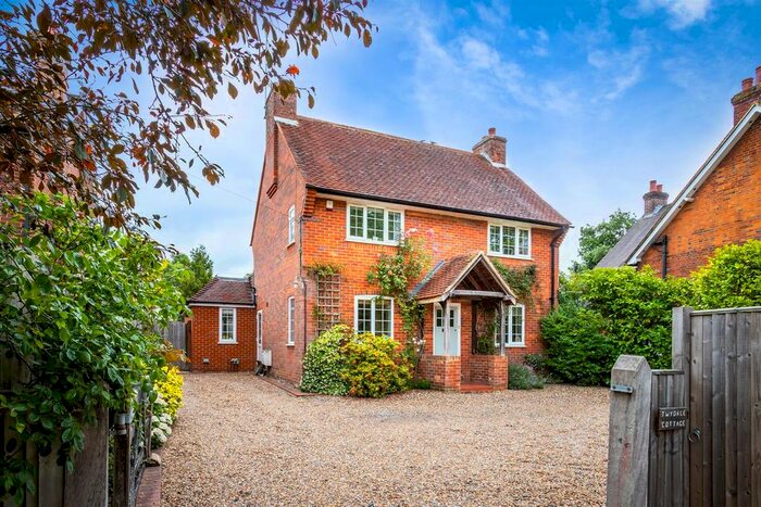 4 Bedroom Detached House To Rent In The Street, Ewhurst, Cranleigh, GU6
