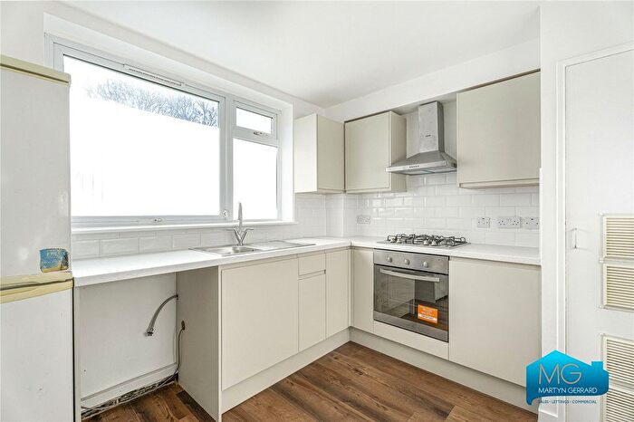 2 Bedroom Flat To Rent In Nether Street, Finchley Central, London, N3