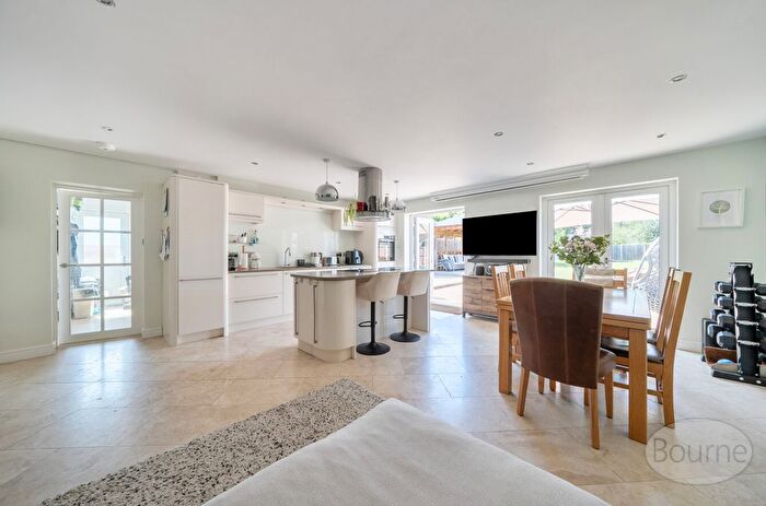 4 Bedroom Semi Detached House For Sale In Spring Grove, Godalming, Surrey, GU7